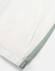 Áo gió có mũ trẻ em phối tay thân in logo trước ngực