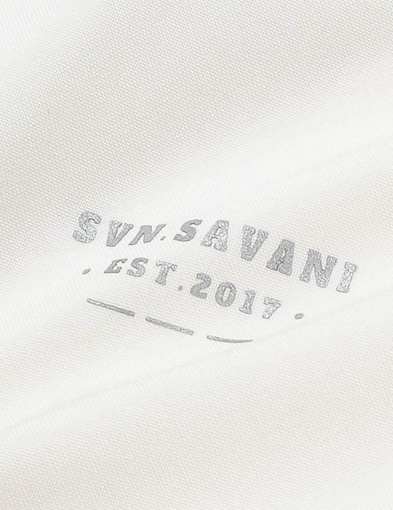 Áo gió có mũ trẻ em phối tay thân in logo trước ngực