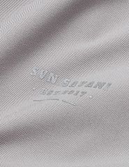 Áo gió có mũ trẻ em phối tay thân in logo trước ngực