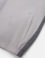 Áo gió có mũ trẻ em phối tay thân in logo trước ngực