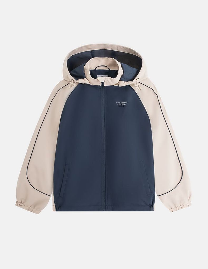 Áo gió có mũ trẻ em phối tay thân in logo trước ngực