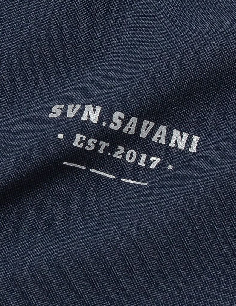 Áo gió có mũ trẻ em phối tay thân in logo trước ngực