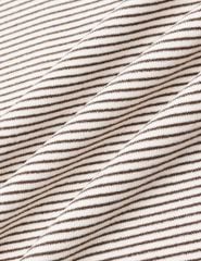 Áo giữ nhiệt cổ cao trẻ em mác trước ngực