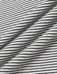 Áo giữ nhiệt cổ cao trẻ em mác trước ngực