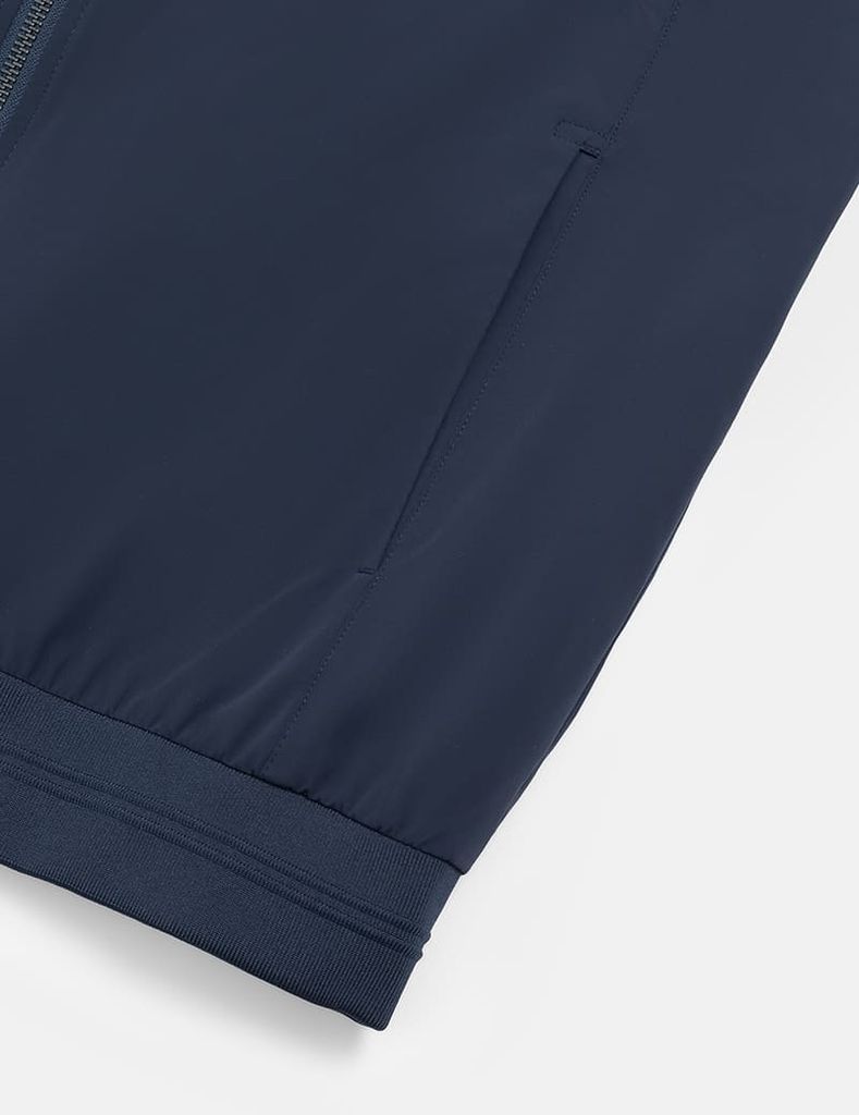 Áo khoác lót bông cổ đứng logo bắp tay