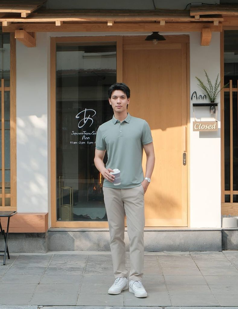 Quần khaki nam thêu trang trí hai bên sườn