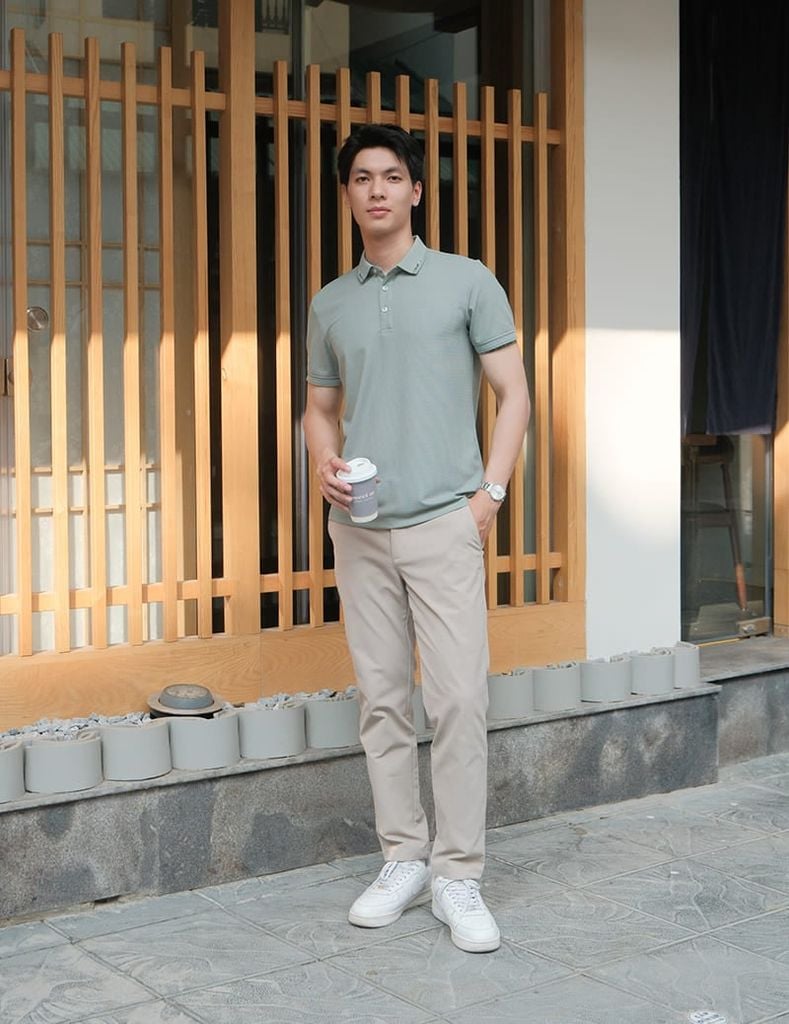 Quần khaki nam thêu trang trí hai bên sườn