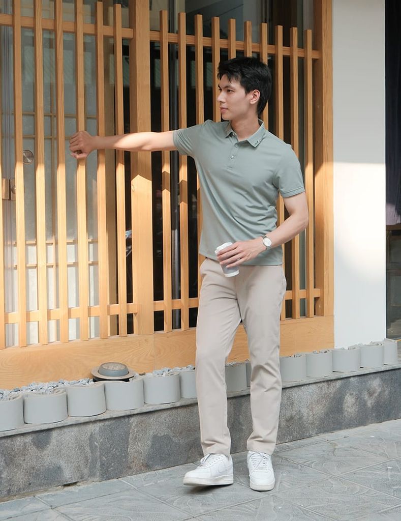 Quần khaki nam thêu trang trí hai bên sườn