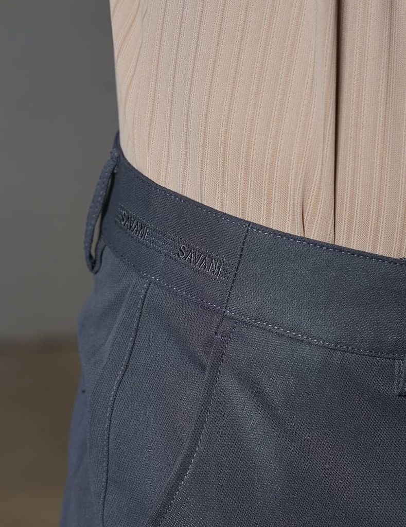 Quần khaki nam thêu trang trí hai bên sườn