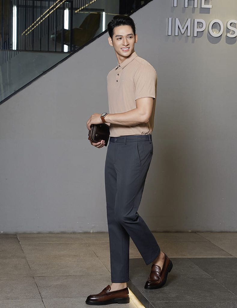 Quần khaki nam thêu trang trí hai bên sườn