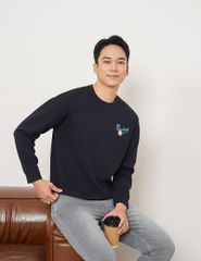 Áo nỉ cổ tròn nam hình in trước ngực dáng rộng