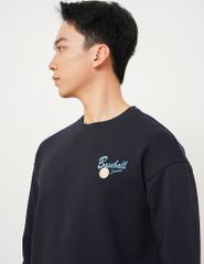 Áo nỉ cổ tròn nam hình in trước ngực dáng rộng