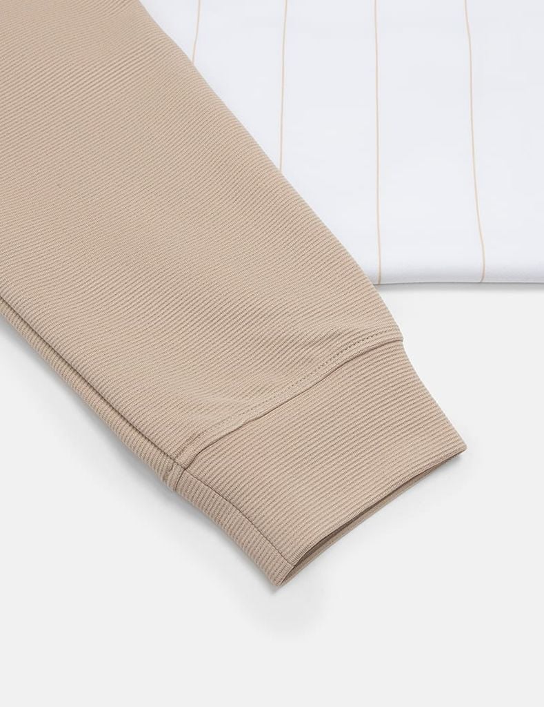 Áo nỉ cổ tròn nam phối hình in giữa ngực