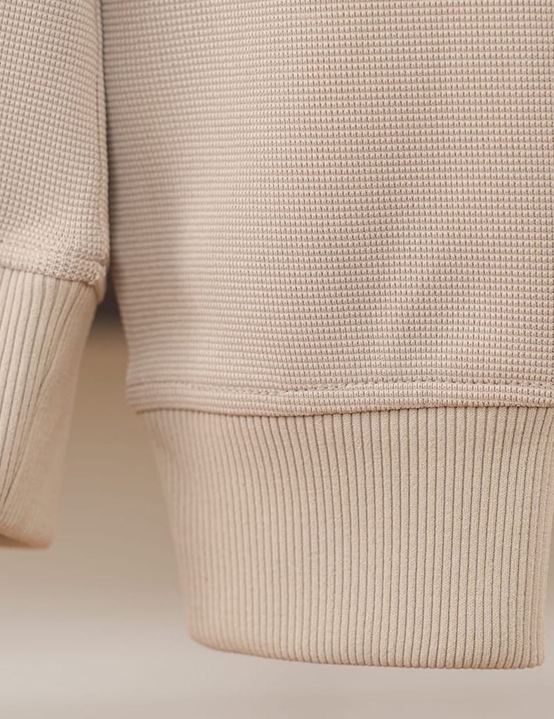 Áo nỉ cổ tròn nam hình thêu trước ngực