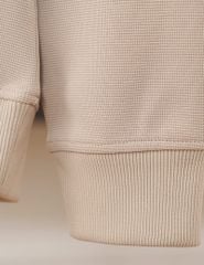 Áo nỉ cổ tròn nam hình thêu trước ngực