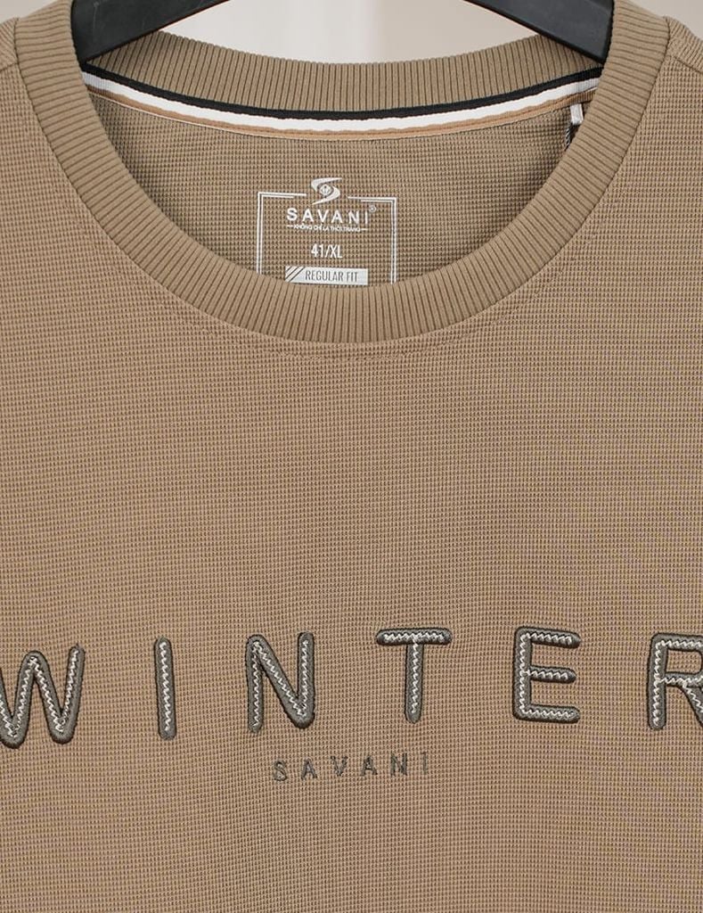 Áo nỉ cổ tròn nam hình thêu trước ngực