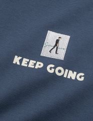 Áo nỉ nam cổ tròn đáp thêu ngực