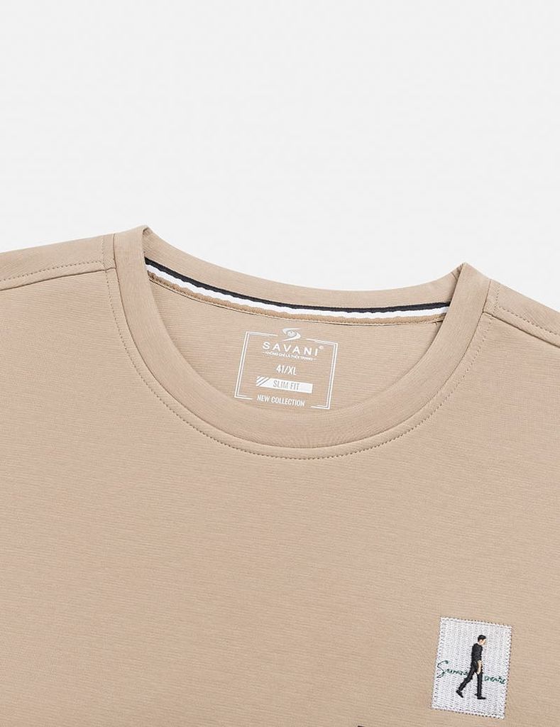 Áo nỉ nam cổ tròn đáp thêu ngực