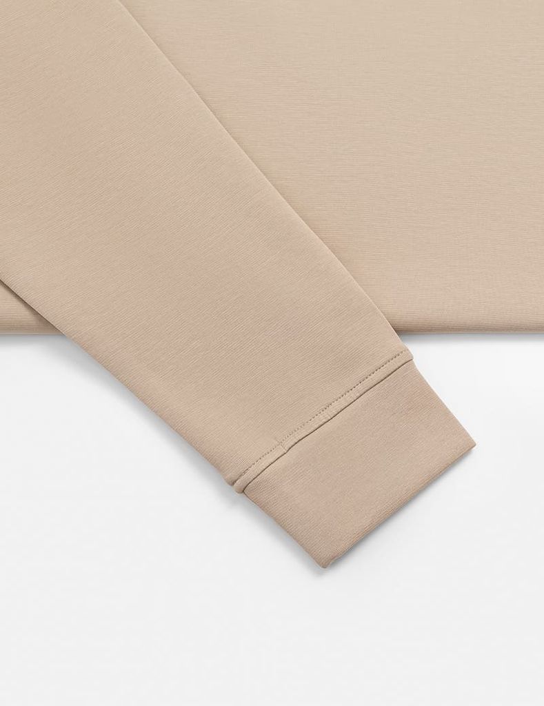 Áo nỉ nam cổ tròn đáp thêu ngực