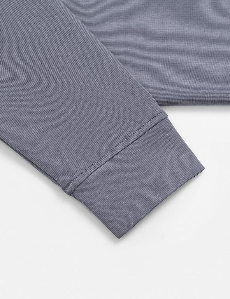 Áo nỉ nam cổ tròn đáp thêu ngực