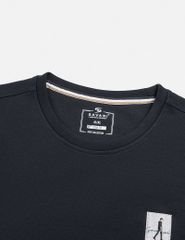 Áo nỉ nam cổ tròn đáp thêu ngực