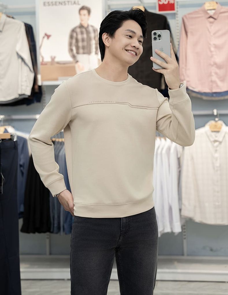 Áo nỉ cổ tròn nam phối thân trên hình in ngang ngực