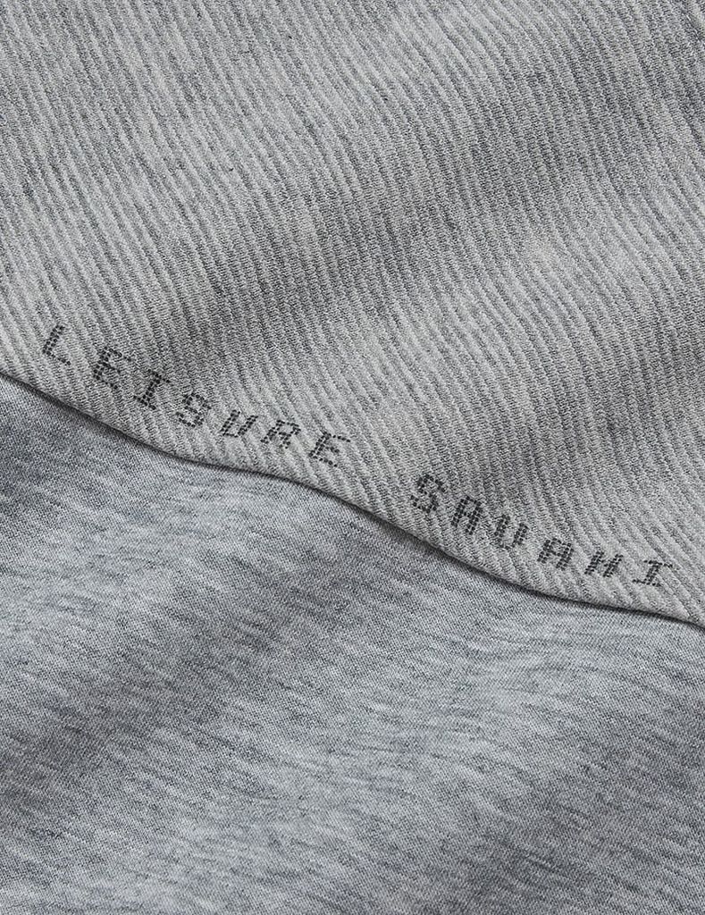 Áo nỉ cổ tròn nam phối thân trên hình in ngang ngực