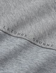 Áo nỉ cổ tròn nam phối thân trên hình in ngang ngực