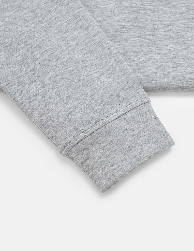 Áo nỉ cổ tròn nam phối thân trên hình in ngang ngực