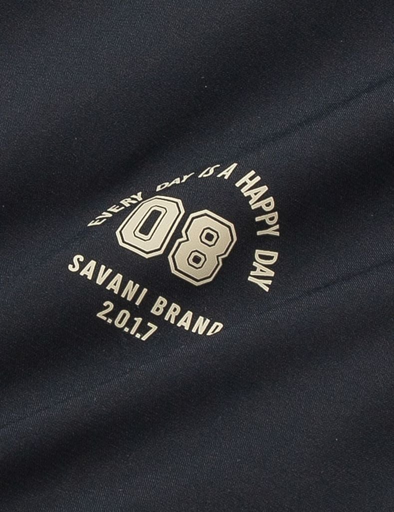 Áo gió có mũ nam hình in trước ngực