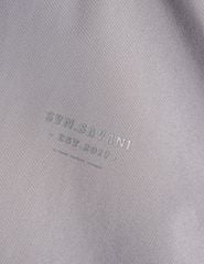 Áo gió có mũ nam phối tay thân in logo trước ngực