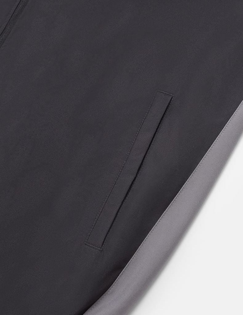 Áo gió có mũ nam phối tay thân in logo trước ngực