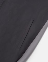 Áo gió có mũ nam phối tay thân in logo trước ngực