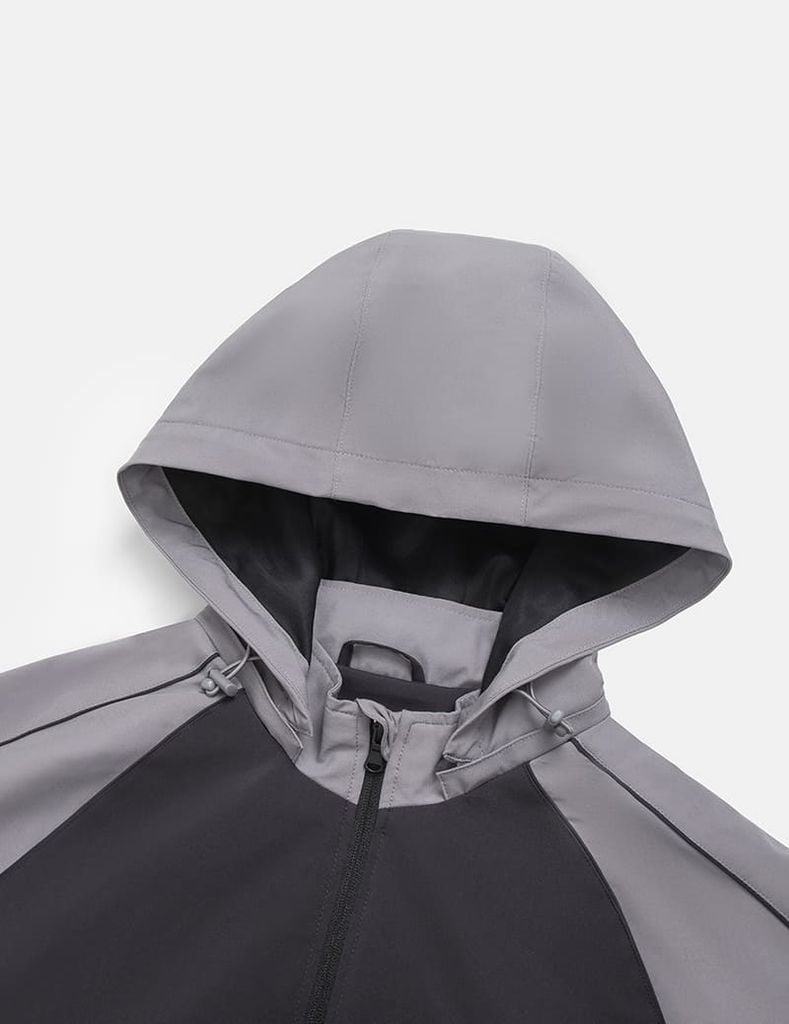 Áo gió có mũ nam phối tay thân in logo trước ngực