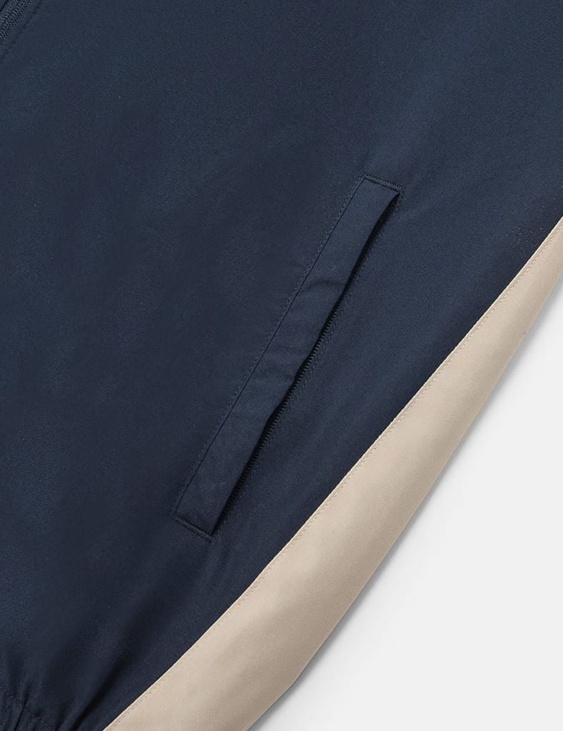 Áo gió có mũ nam phối tay thân in logo trước ngực