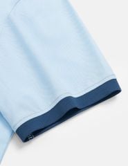 Áo polo nam hình thêu ở nẹp cổ