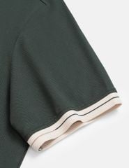 Áo polo nam hình thêu trước ngực