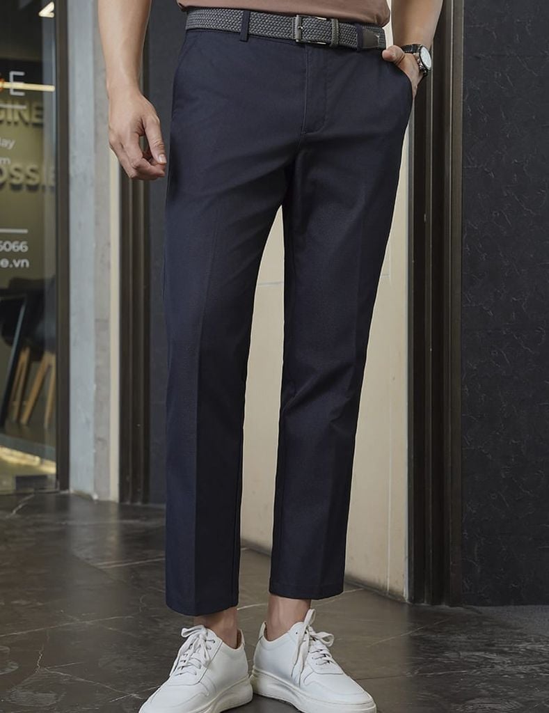 Quần khaki nam thêu trang trí hai bên sườn