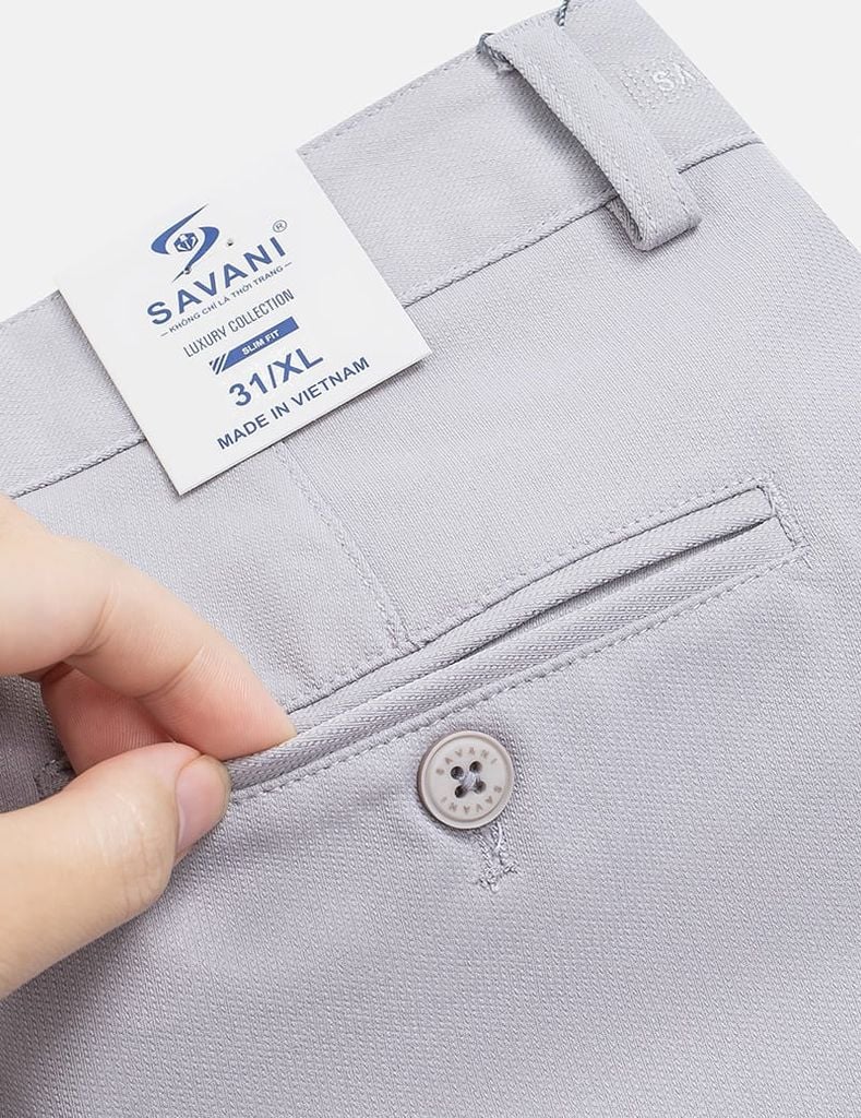 Quần khaki nam thêu trang trí hai bên sườn