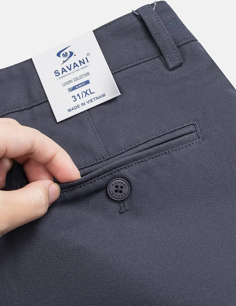 Quần khaki nam thêu trang trí hai bên sườn