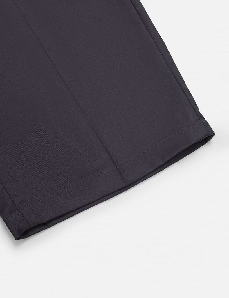 Quần short âu nam cạp quai nhê mác kim loại