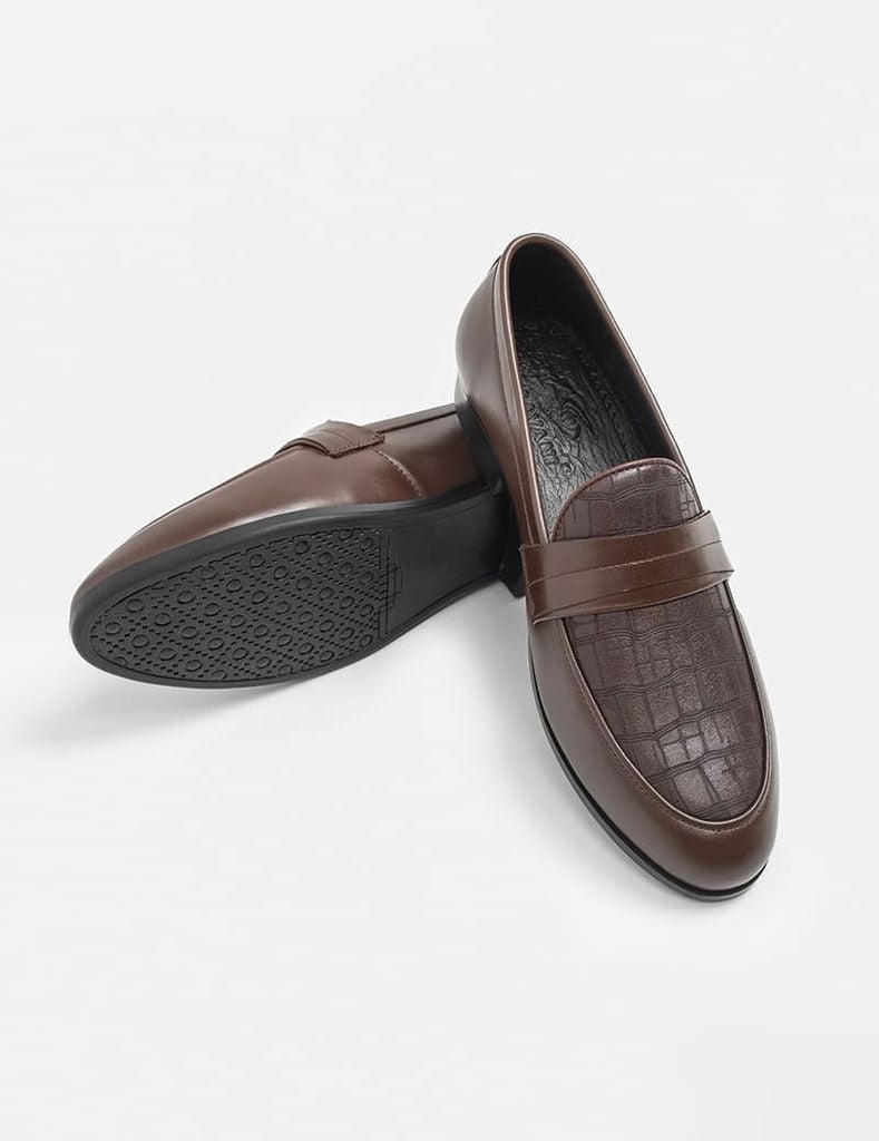 Giày loafer nam vân họa tiết đai ngang trang trí