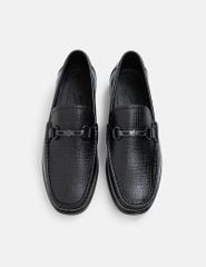 Giày moccasin da bò vân hạt