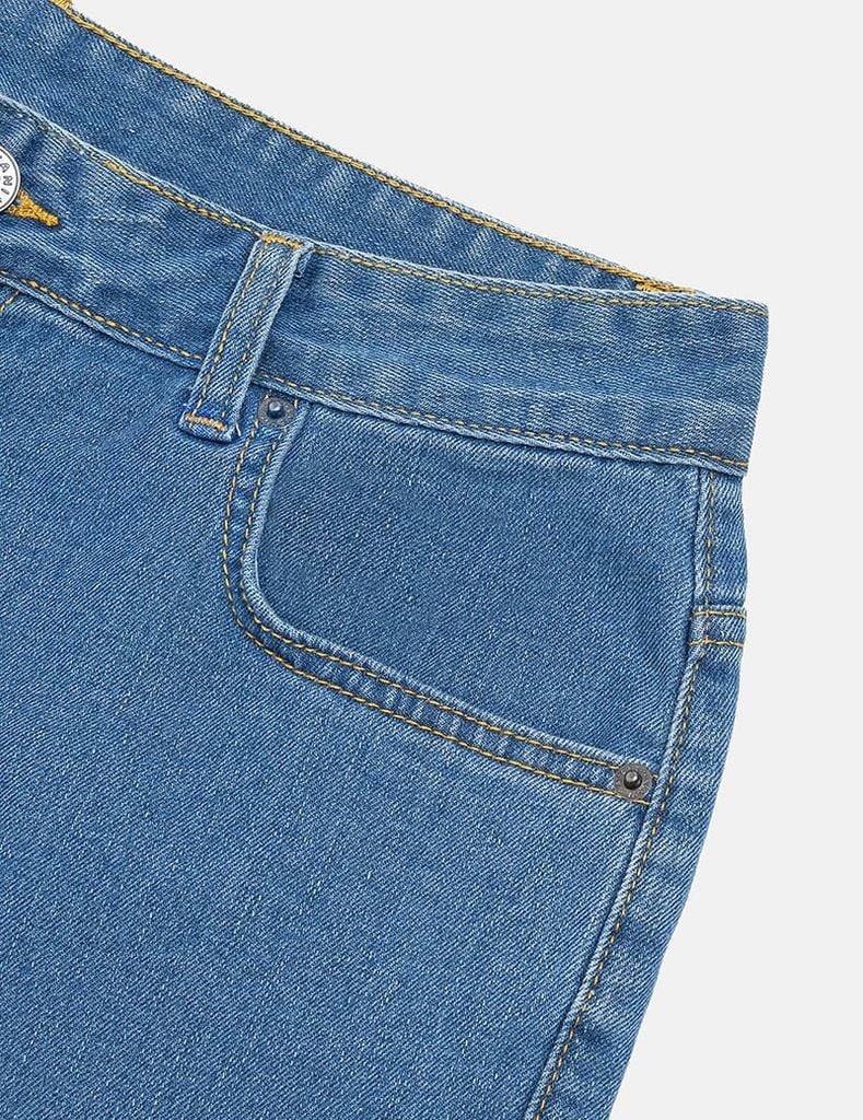 Quần short jean nam trang trí mác kim loại