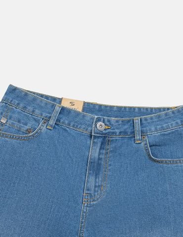 Quần short jean nam trang trí mác kim loại