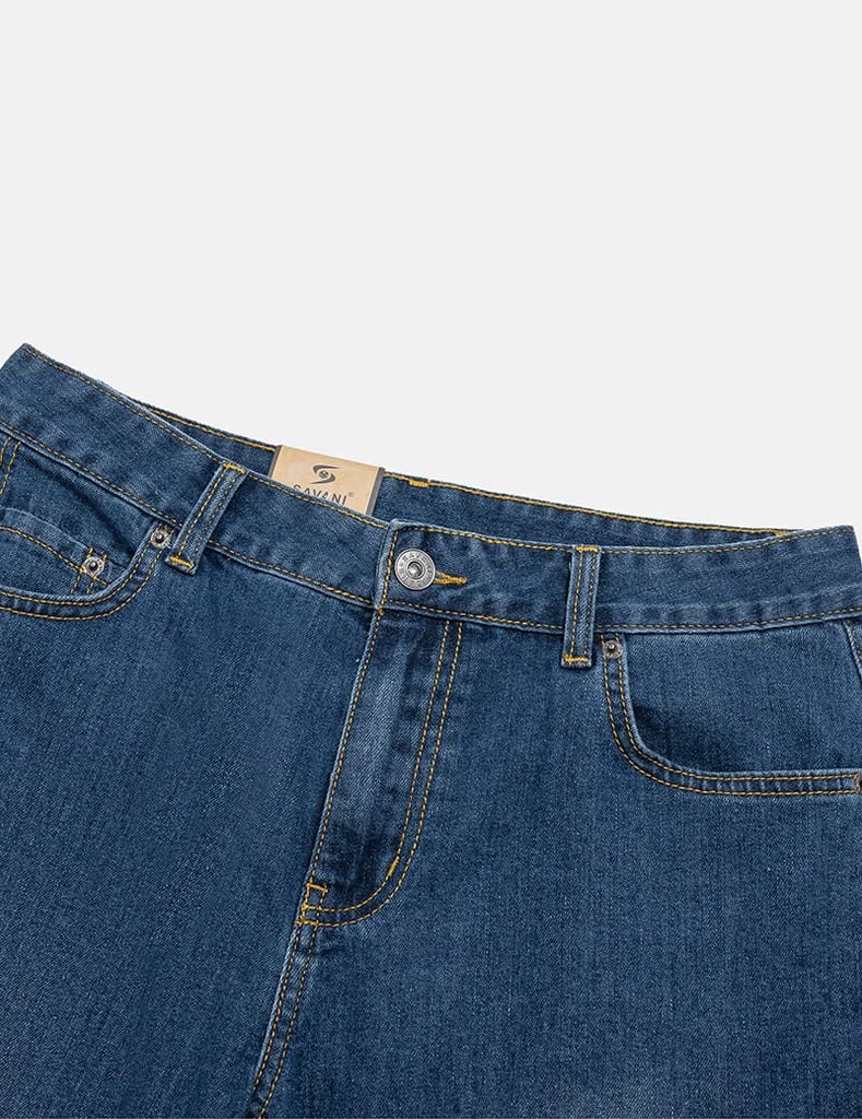 Quần short jean nam trang trí mác kim loại