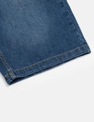 Quần short jean nam trang trí mác kim loại