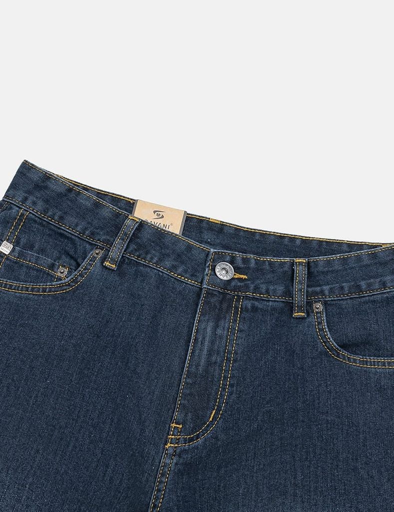 Quần short jean nam trang trí mác kim loại