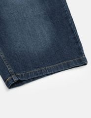 Quần short jean nam trang trí mác kim loại