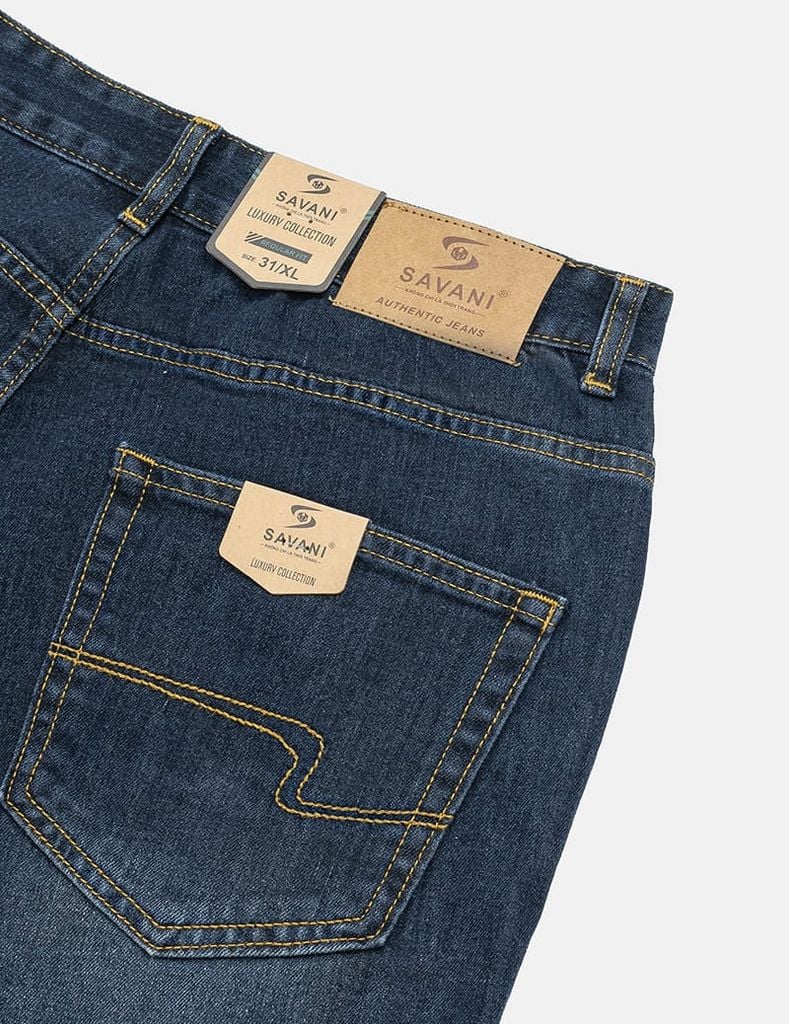 Quần short jean nam trang trí mác kim loại